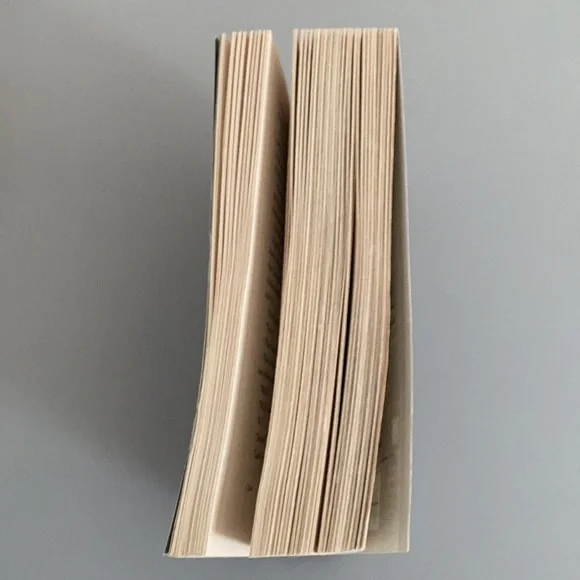 Divergent by Veronica Roth Paperback Chapter book - Picture 2 of 3